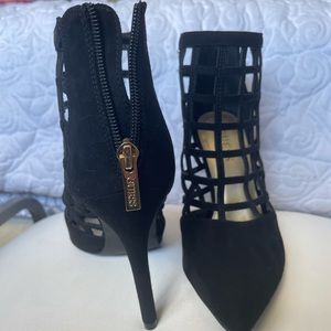 GUESS black heels